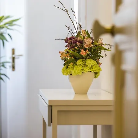 Bed & Breakfast Class