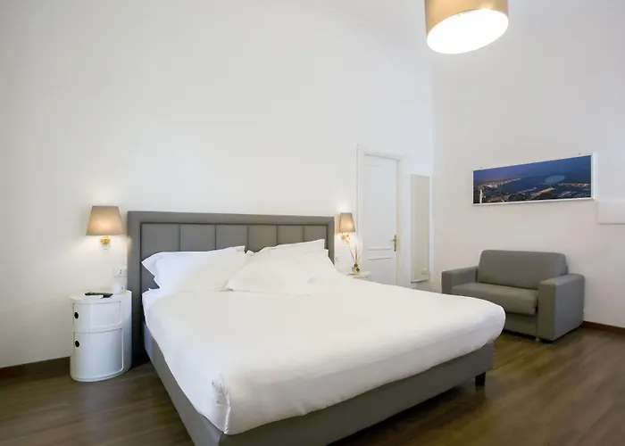 Class לינה וארוחת בוקר נאפולי